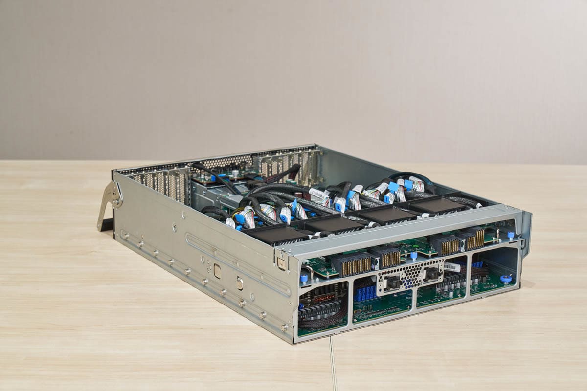 MiTAC G8825Z5 AMD Instinct MI325X