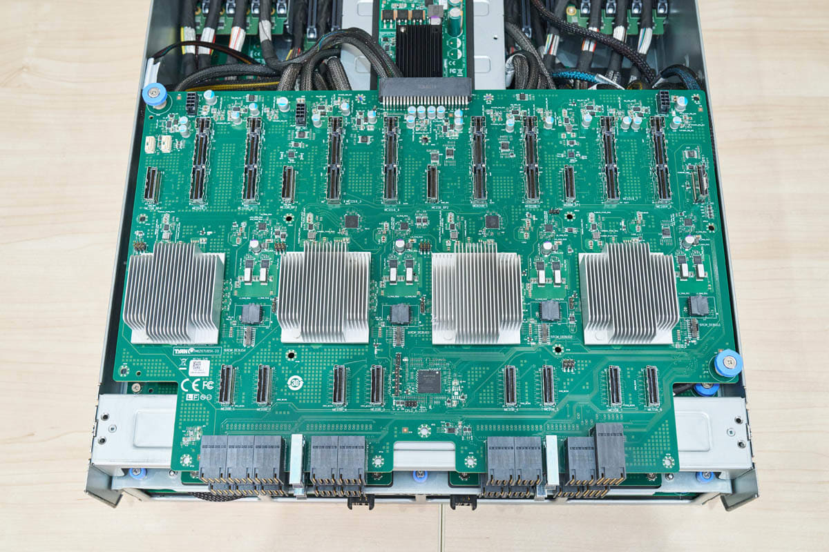 MiTAC G8825Z5 AMD Instinct MI325X