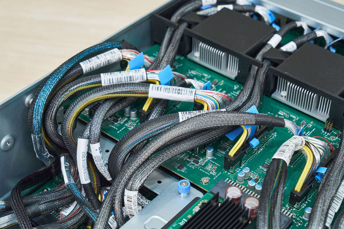 MiTAC G8825Z5 AMD Instinct MI325X