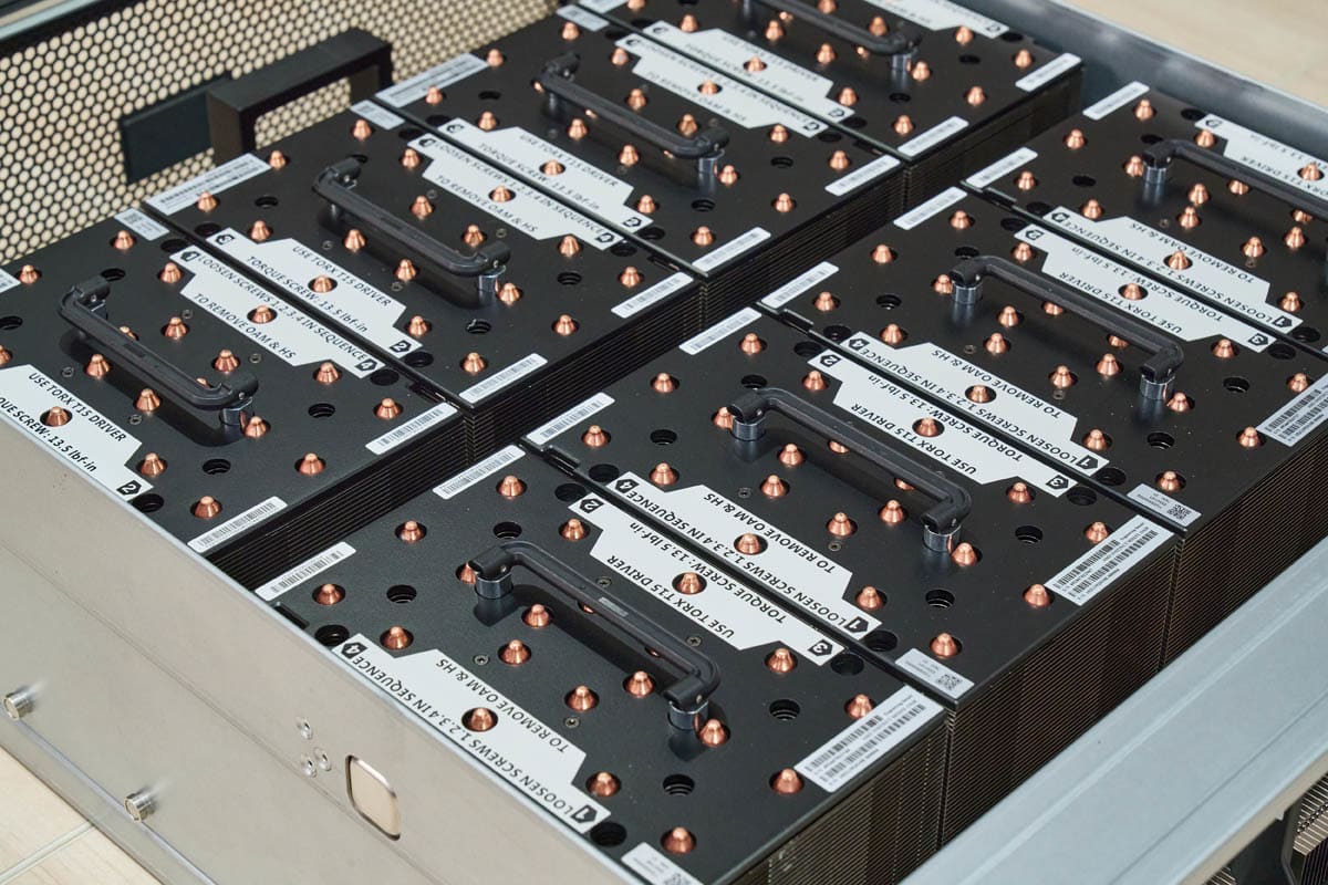 MiTAC G8825Z5 AMD Instinct MI325X