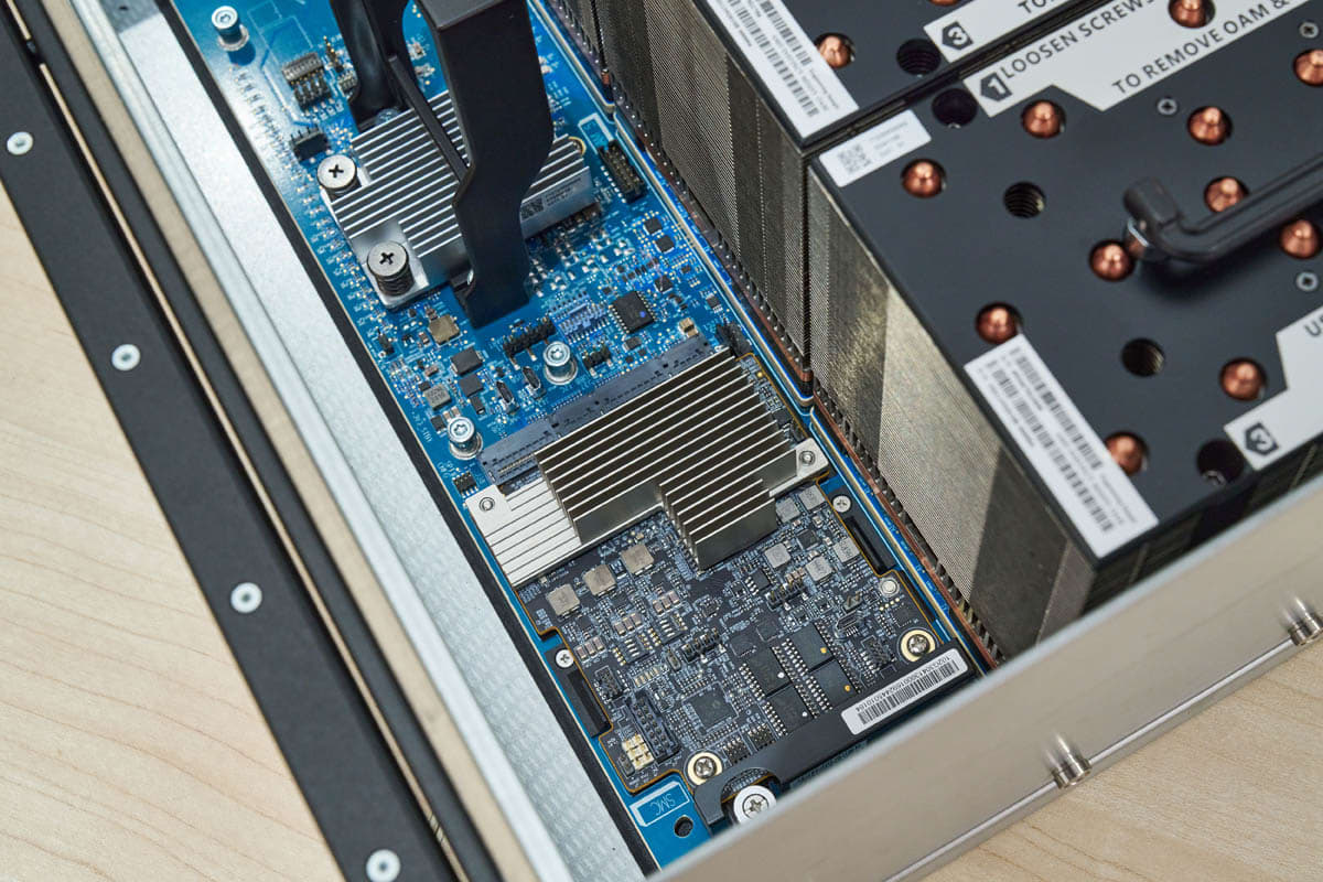 MiTAC G8825Z5 AMD Instinct MI325X