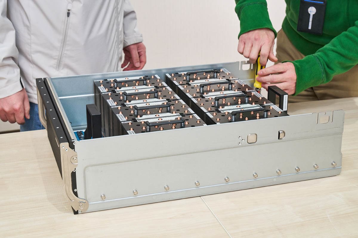 MiTAC G8825Z5 AMD Instinct MI325X