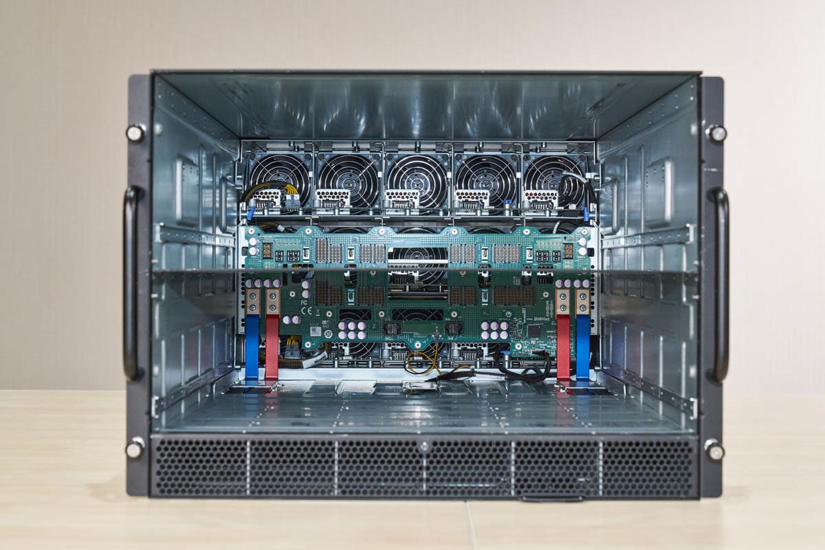 MiTAC G8825Z5 AMD Instinct MI325X