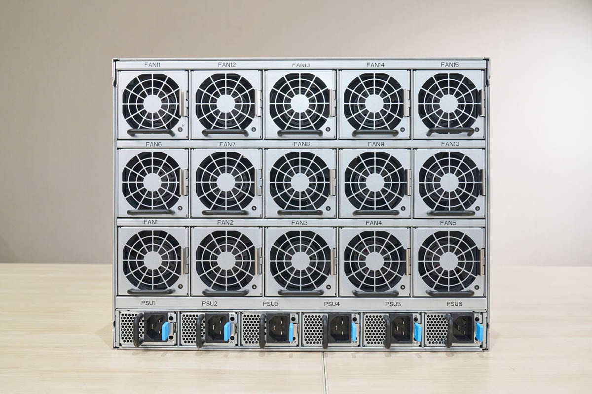 MiTAC G8825Z5 AMD Instinct MI325X