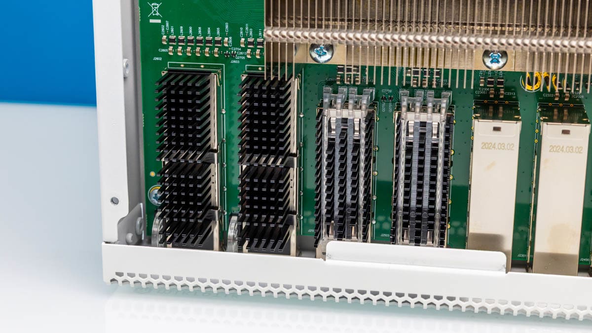 MikroTik CRS812-8DS-2DQ-2DDQ-RM