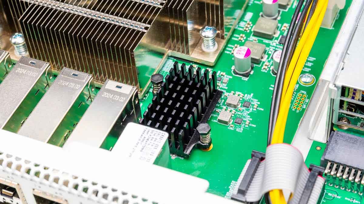 MikroTik CRS812-8DS-2DQ-2DDQ-RM