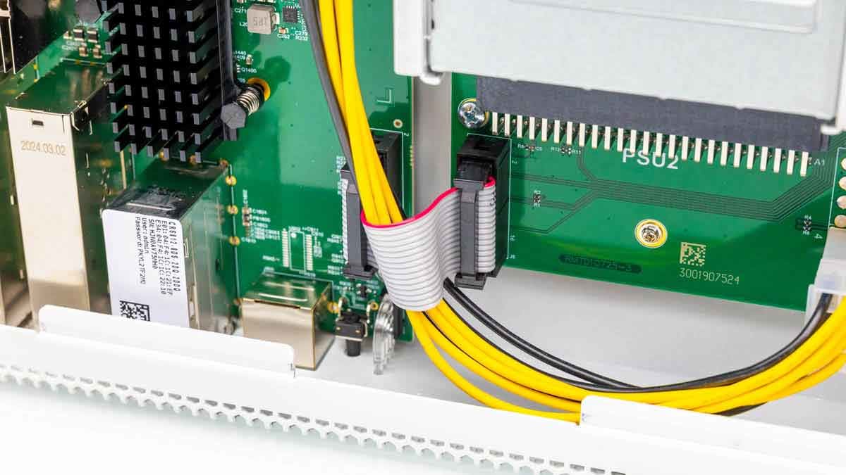 MikroTik CRS812-8DS-2DQ-2DDQ-RM