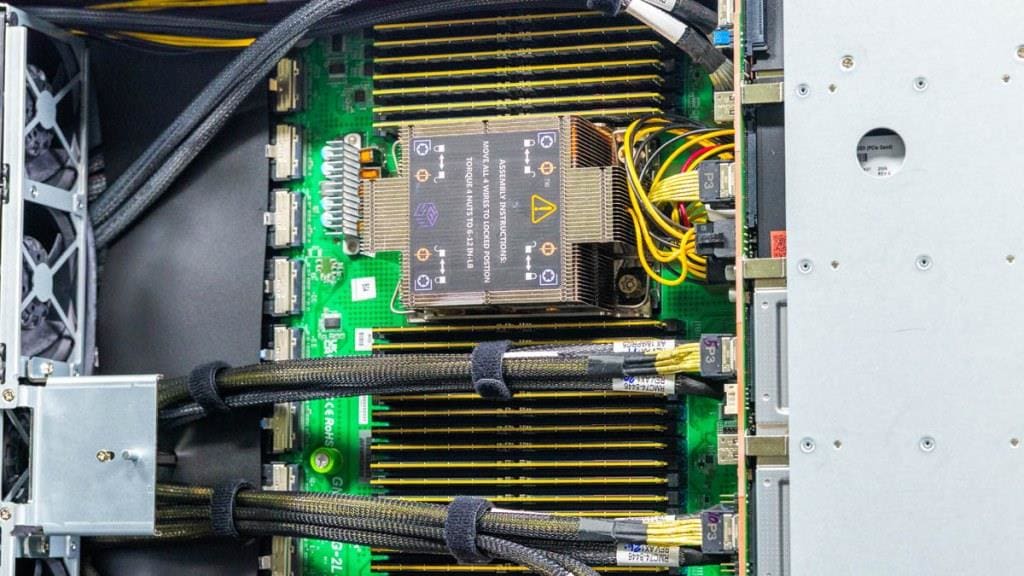 ASRock Rack 8U8X-GNR2 SYN B200 на основе NVIDIA HGX B200 с 8 GPU