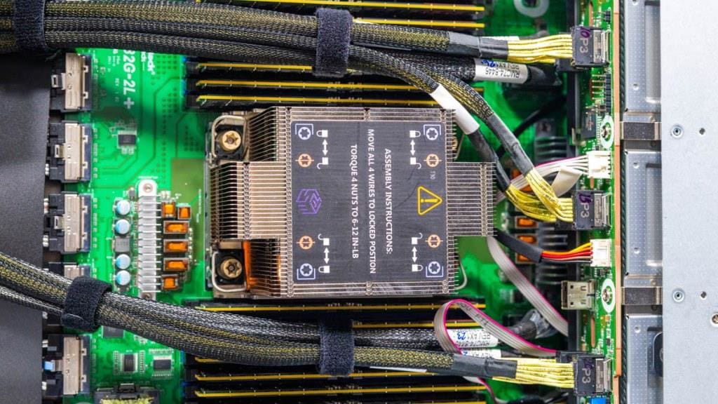 ASRock Rack 8U8X-GNR2 SYN B200 на основе NVIDIA HGX B200 с 8 GPU