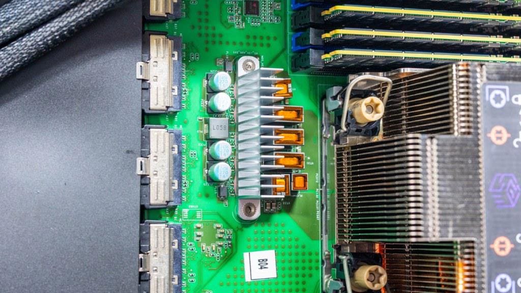 ASRock Rack 8U8X-GNR2 SYN B200 на основе NVIDIA HGX B200 с 8 GPU