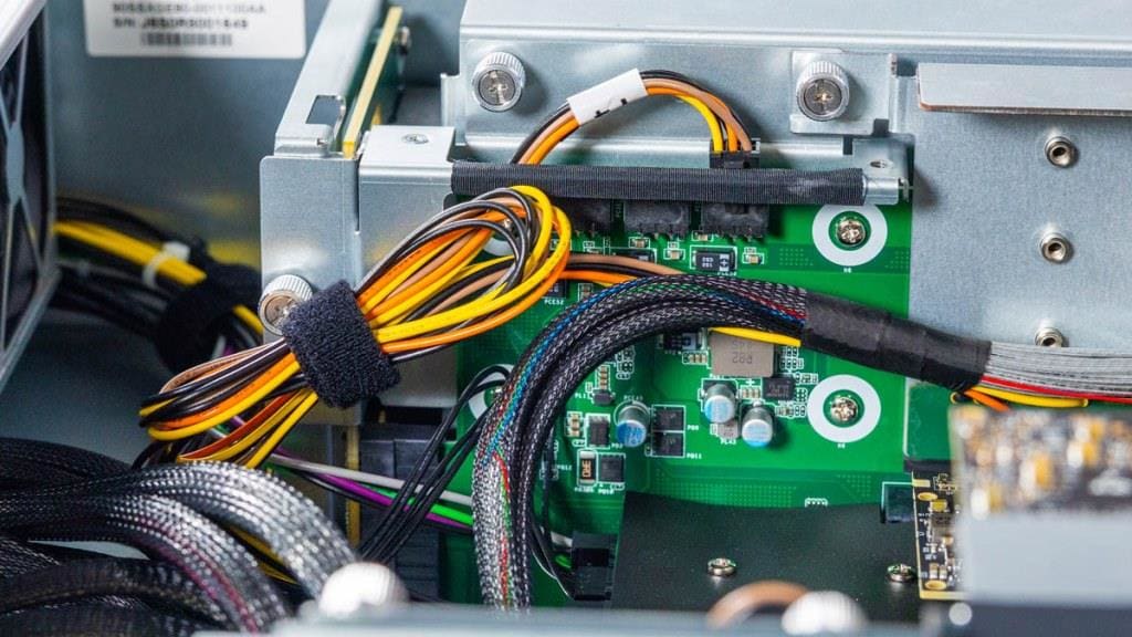 ASRock Rack 8U8X-GNR2 SYN B200 на основе NVIDIA HGX B200 с 8 GPU