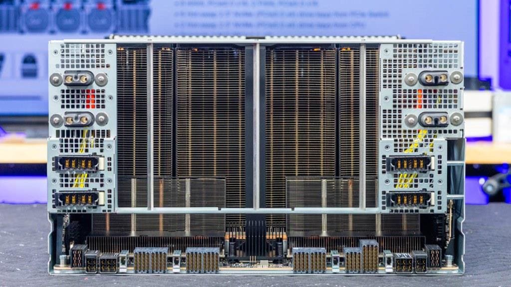 ASRock Rack 8U8X-GNR2 SYN B200 на основе NVIDIA HGX B200 с 8 GPU