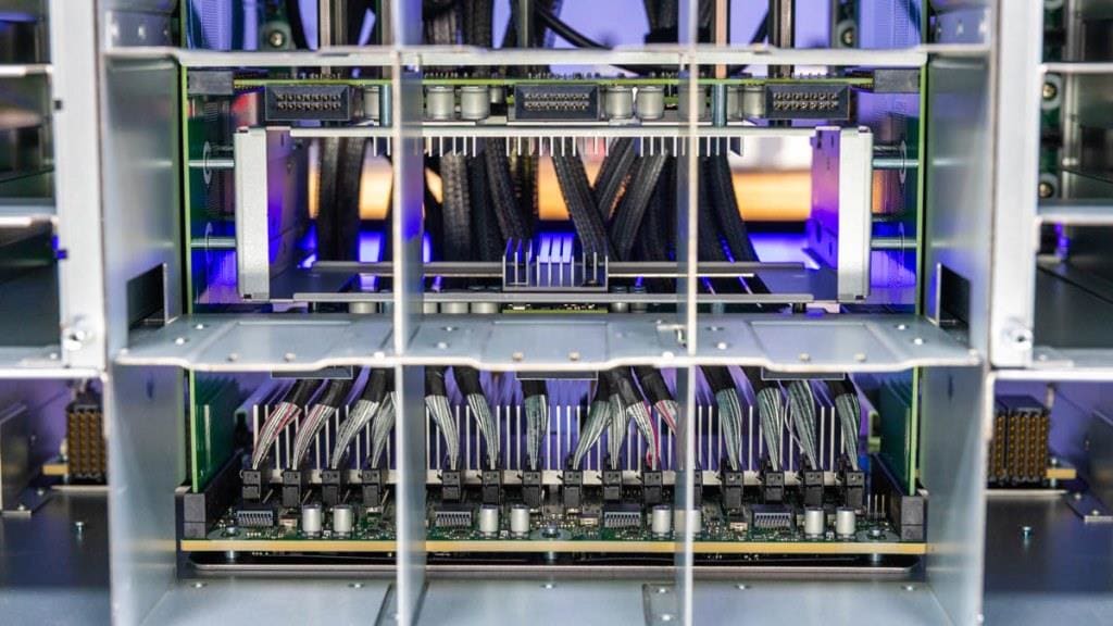 ASRock Rack 8U8X-GNR2 SYN B200 на основе NVIDIA HGX B200 с 8 GPU