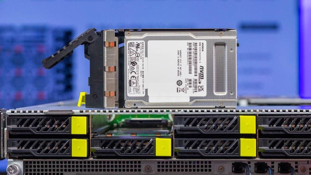 ASRock Rack 8U8X-GNR2 SYN B200 на основе NVIDIA HGX B200 с 8 GPU