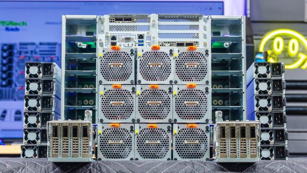 ASRock Rack 8U8X-GNR2 SYN B200 на основе NVIDIA HGX B200 с 8 GPU