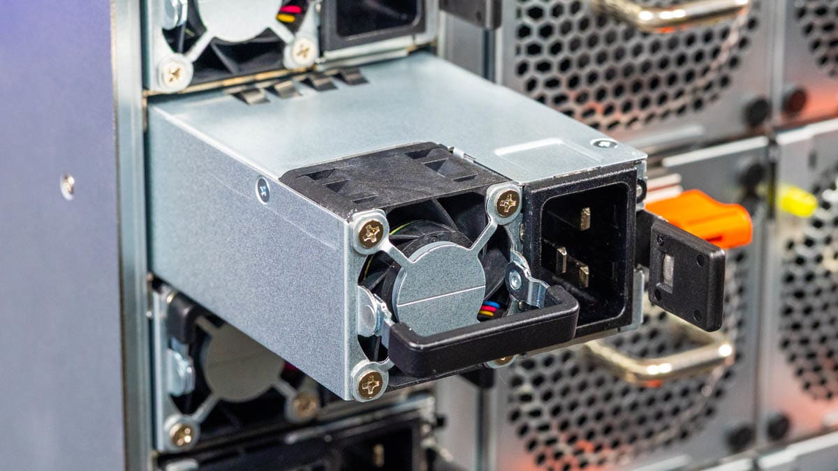 ASRock Rack 8U8X-GNR2 SYN B200 на основе NVIDIA HGX B200 с 8 GPU