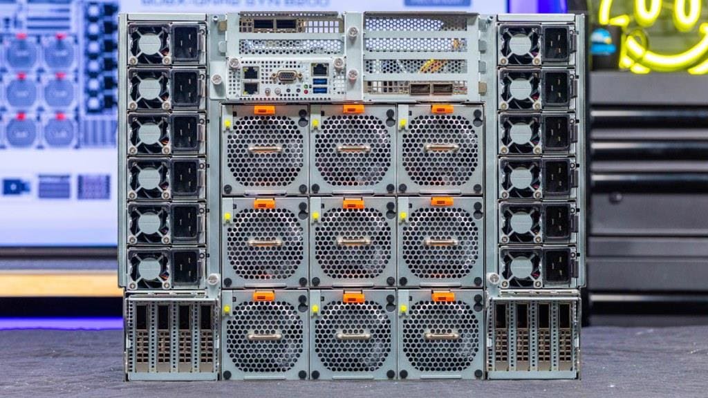 ASRock Rack 8U8X-GNR2 SYN B200 на основе NVIDIA HGX B200 с 8 GPU