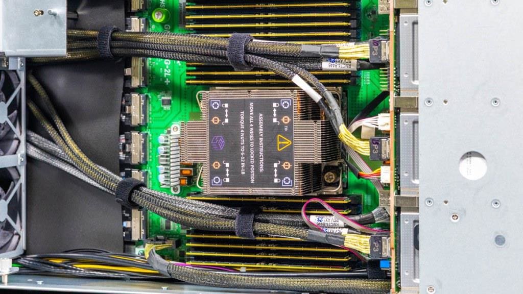 ASRock Rack 8U8X-GNR2 SYN B200 на основе NVIDIA HGX B200 с 8 GPU