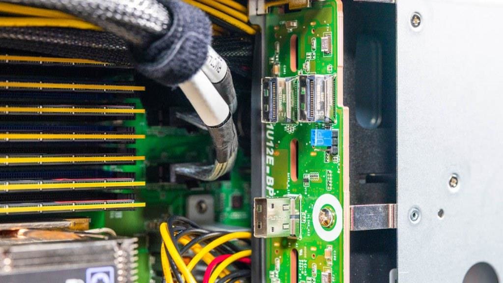 ASRock Rack 8U8X-GNR2 SYN B200 на основе NVIDIA HGX B200 с 8 GPU