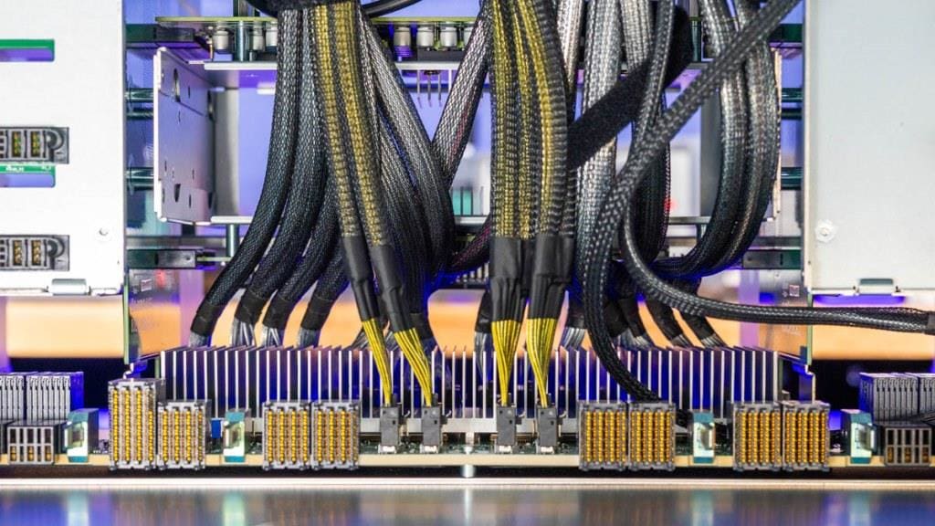 ASRock Rack 8U8X-GNR2 SYN B200 на основе NVIDIA HGX B200 с 8 GPU