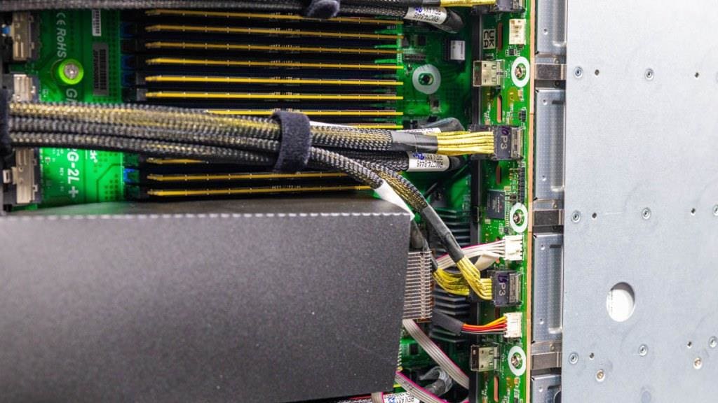 ASRock Rack 8U8X-GNR2 SYN B200 на основе NVIDIA HGX B200 с 8 GPU