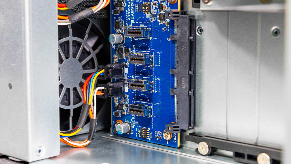 Gigabyte B343-C40-AAJ1