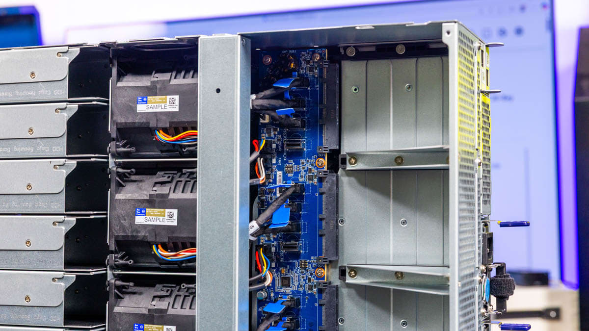 Gigabyte B343-C40-AAJ1