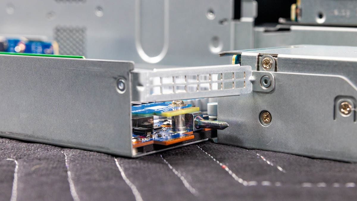 Gigabyte B343-C40-AAJ1