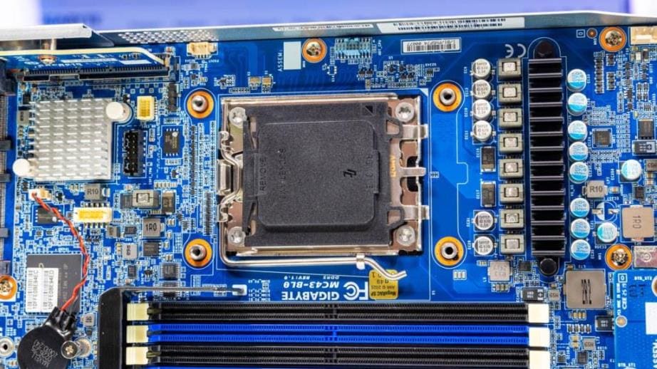 Gigabyte B343-C40-AAJ1