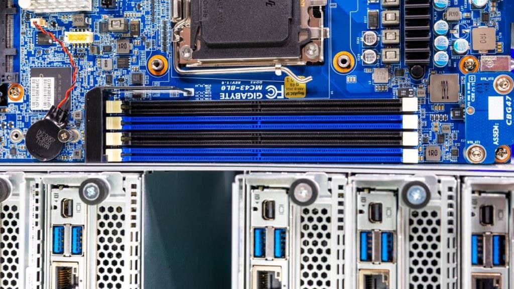 Gigabyte B343-C40-AAJ1