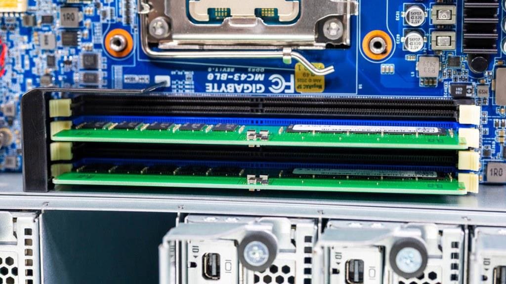 Gigabyte B343-C40-AAJ1