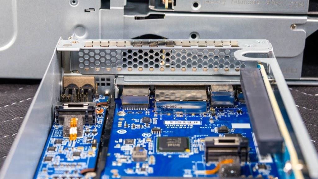 Gigabyte B343-C40-AAJ1