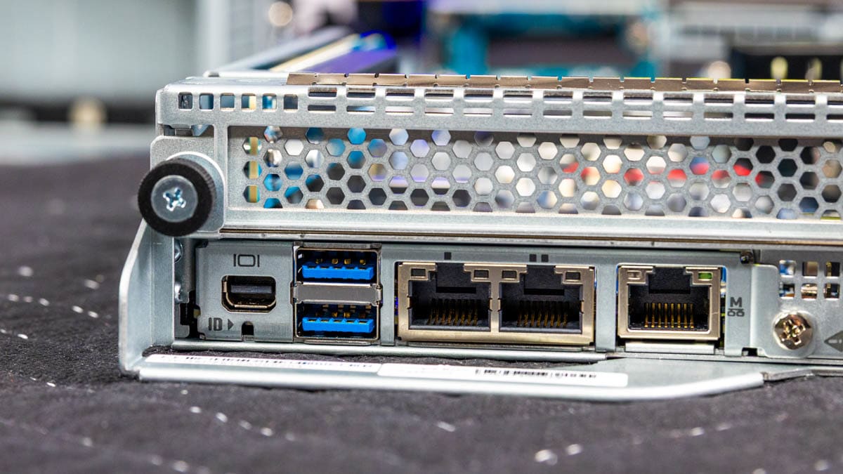 Gigabyte B343-C40-AAJ1