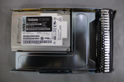 SSD-накопитель Lenovo ThinkSystem 3.5" KCM51V 800GB Mainstream NVMe PCIe 3.0 x4 Hot Swap SSD FRU (01PE210)