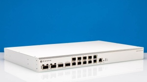 Обзор MikroTik CRS812-8DS-2DQ-2DDQ-RM с поддержкой 400GbE