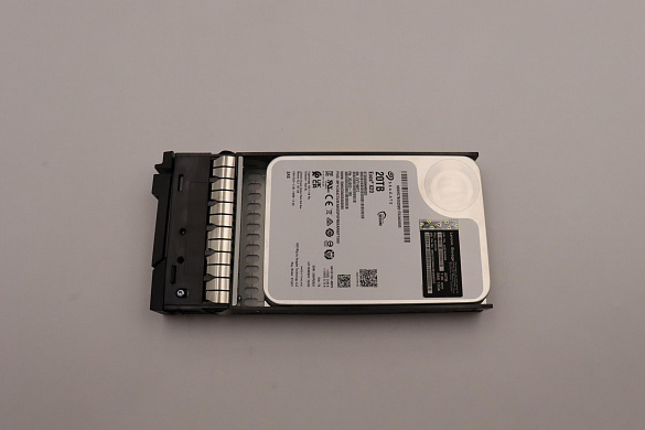 Жесткий диск Lenovo Hard Drive Assembly, SAS, 3.5", 20TB, 7200 RPM 12.0Gb/s, Hot Swap, Internal Hard Drive, with tray (02JH109)