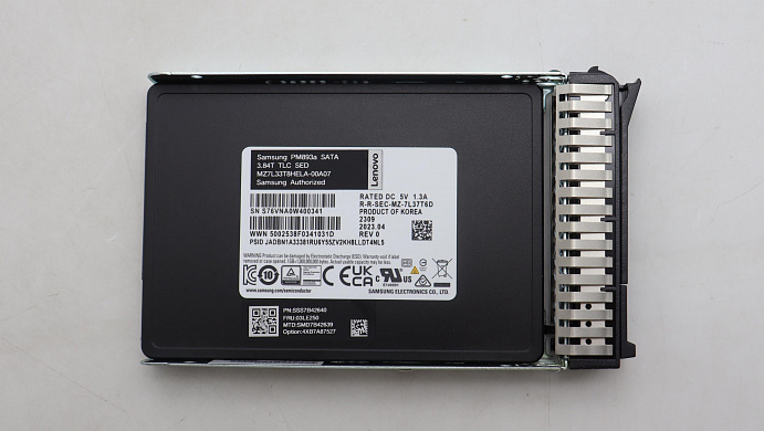 SSD-накопитель Lenovo ThinkSystem 2.5" PM893a 3.84TB Read Intensive SATA 6Gb HS SSD (03LE250)