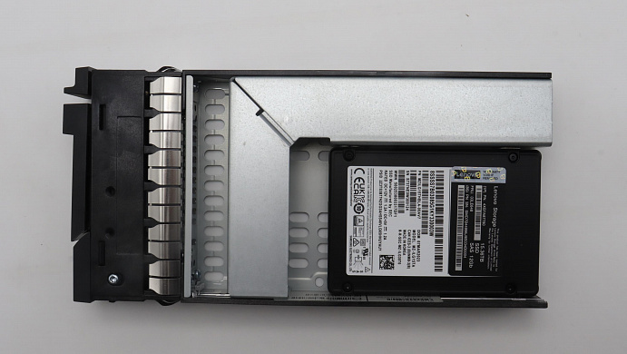 SSD-накопитель Lenovo SSD Assembly, SAS, 2.5", 15.36TB 1DWPD 12.0Gb/s, Hot Swap, Internal Hard Drive, with tray (03LE648)