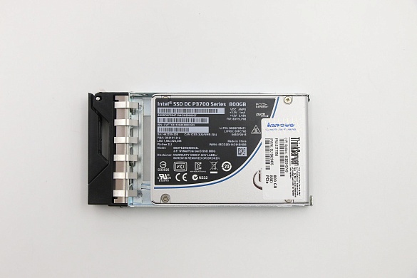 SSD накопитель Lenovo 800GB PCIe 2.5" HS Easy Swap (03T7955)