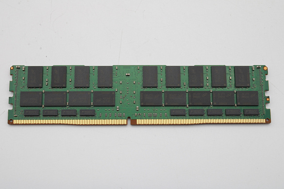 Оперативная память Micron MTA72ASS8G72LZ-2G9J2 64GB 4Rx4 PC4-2666 Z21C LRDIMM -IPDC M1 AVAP (03KH775)