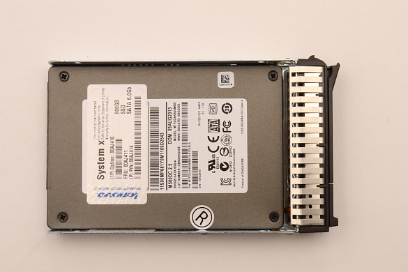 SSD-накопитель Lenovo 800GBSATA G3HS (00AJ411)