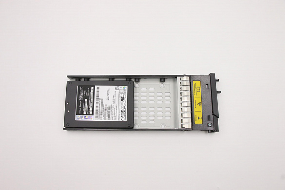 SSD-накопитель Lenovo SSD Assembly, SAS, 2.5", 7.68TB 1DWPD 12.0Gb/s, Hot Swap, Internal Hard Drive, with tray (01KP062)