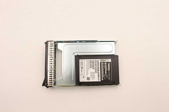 SSD-накопитель Lenovo ThinkSystem 3.5" PM1653 15.36TB Read Intensive SAS 24Gb HS SSD SED (03GX677)