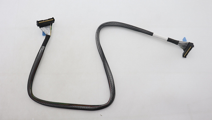 Кабель Lenovo Cable, Internal, SD665-N V3 4x PCIe x16 Cable, 820mm (03LE779)