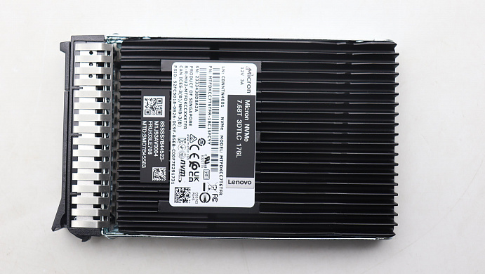 SSD-накопитель Micron 7450pro 7.68T MTFDKCC7T6TFR-1BC15FCYY 2.5 NVMe 15mm SSD with 2.5" HS tray CSP I4 (03LE708)