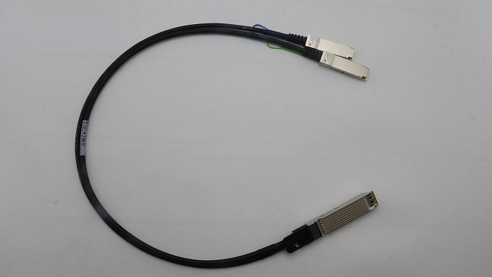 Кабель External copper cable, 1M NVIDIA NDRx2 OSFP800 to 2x HDR QSFP56 Passive Copper Splitter Cable (03GX918)