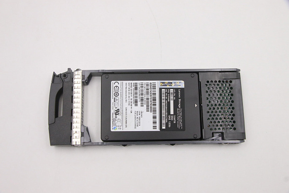 SSD-накопитель Lenovo SSD Assembly, 3.84TB 12Gb SAS 2.5" 1DWPD, Hot Swap, non-self encrypting with drive tray (01PG589)