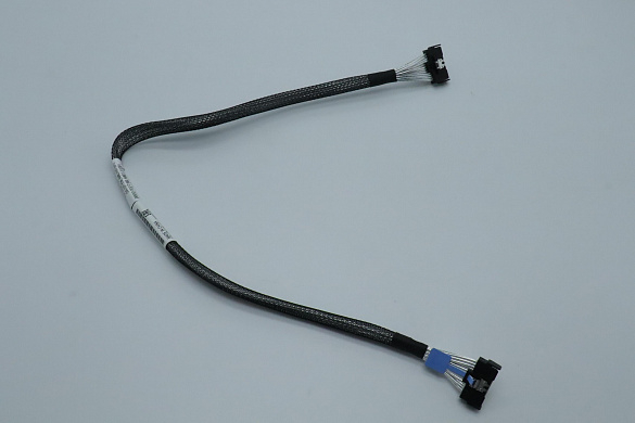 Кабель Lenovo Cable, Internal,MCIO8x CBL, PCIEGen5, 8x2.5AnyBay, 530mm (03KL492)