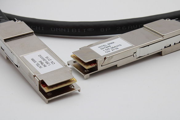 Кабель Lenovo Optical Cable, 1.5m, Cornelis OPA 100 Series, Passive, Copper QSFP28 Cable (00WE049)