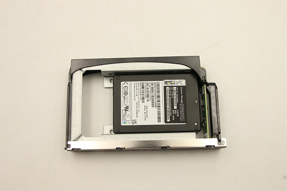 SSD-накопитель Lenovo SSD Assembly, SAS, 2.5", 3.84TB 1DWPD 12.0Gb/s, Hot Swap, Internal Hard Drive, with tray (01KP510)